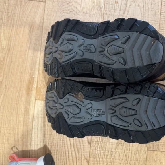 LIKE NEW North Face Shoe Collection - Picture 8 of 14